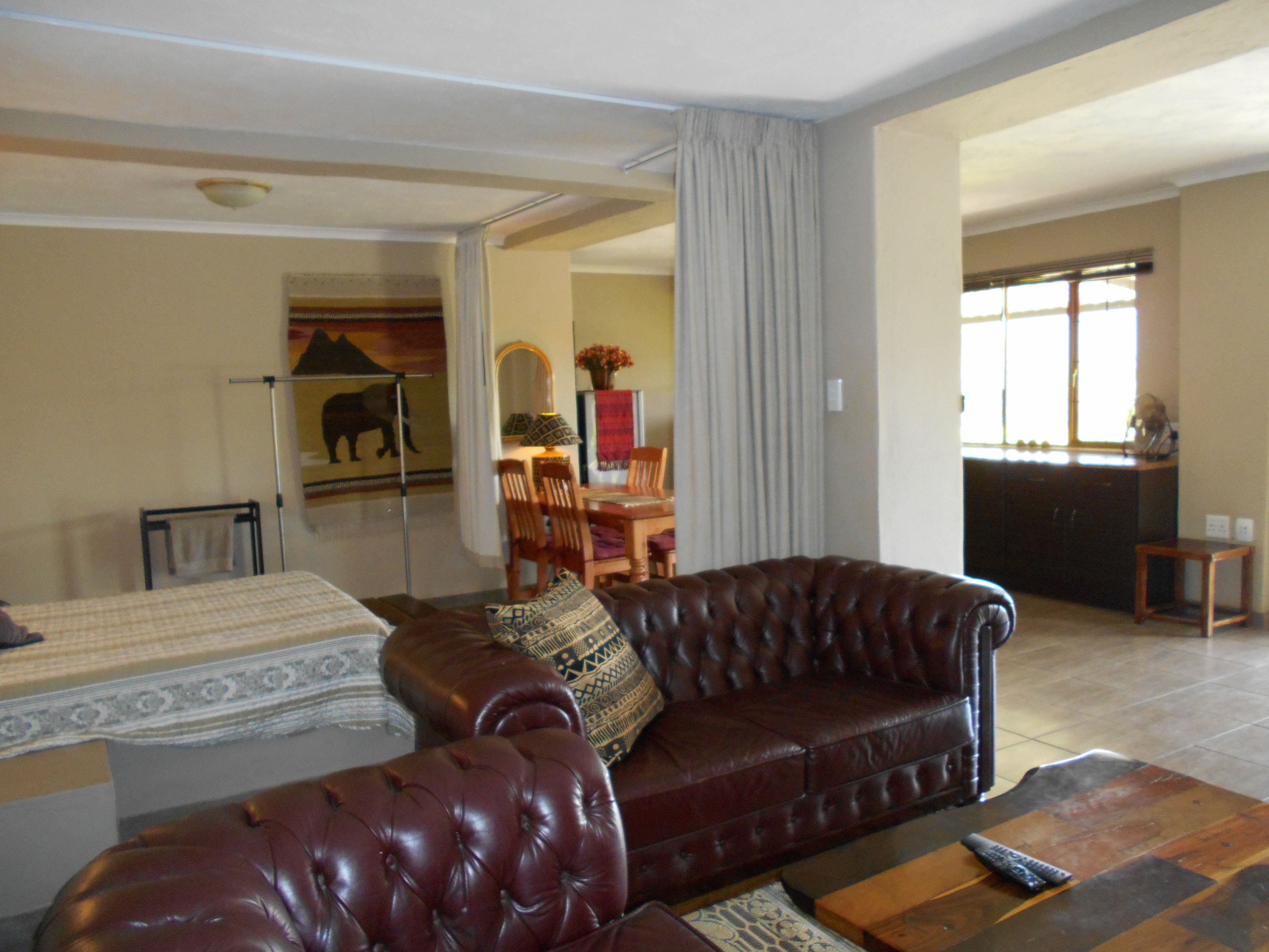 Appartement (Self-Catering) | Coin séjour | Télévision à écran plasma de 24 pouces avec chaînes par satellite