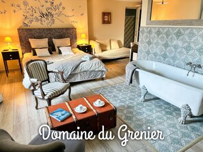 Suite | Premium bedding, Tempur-Pedic beds, minibar, in-room safe - Domaine du Grenier (Yffiniac)
