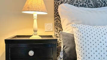 Premium bedding, Tempur-Pedic beds, minibar, in-room safe