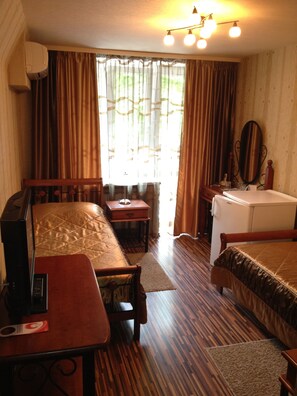 Junior Suite | Individually decorated, iron/ironing board, free WiFi, wheelchair access