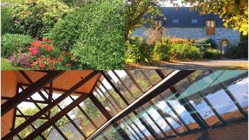 Piscine couverte, accÚs possible de 09 h 00 à 20 h 00, chaises longues