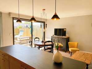 Apartment, 2 Bedrooms | Individually decorated, individually furnished, laptop workspace - Gîtes Domaine du Grenier (Yffiniac)