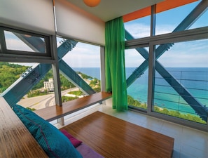 Minibar, in-room safe, individually decorated, individually furnished - Haslla Art World Museum Hotel (Gangneung)