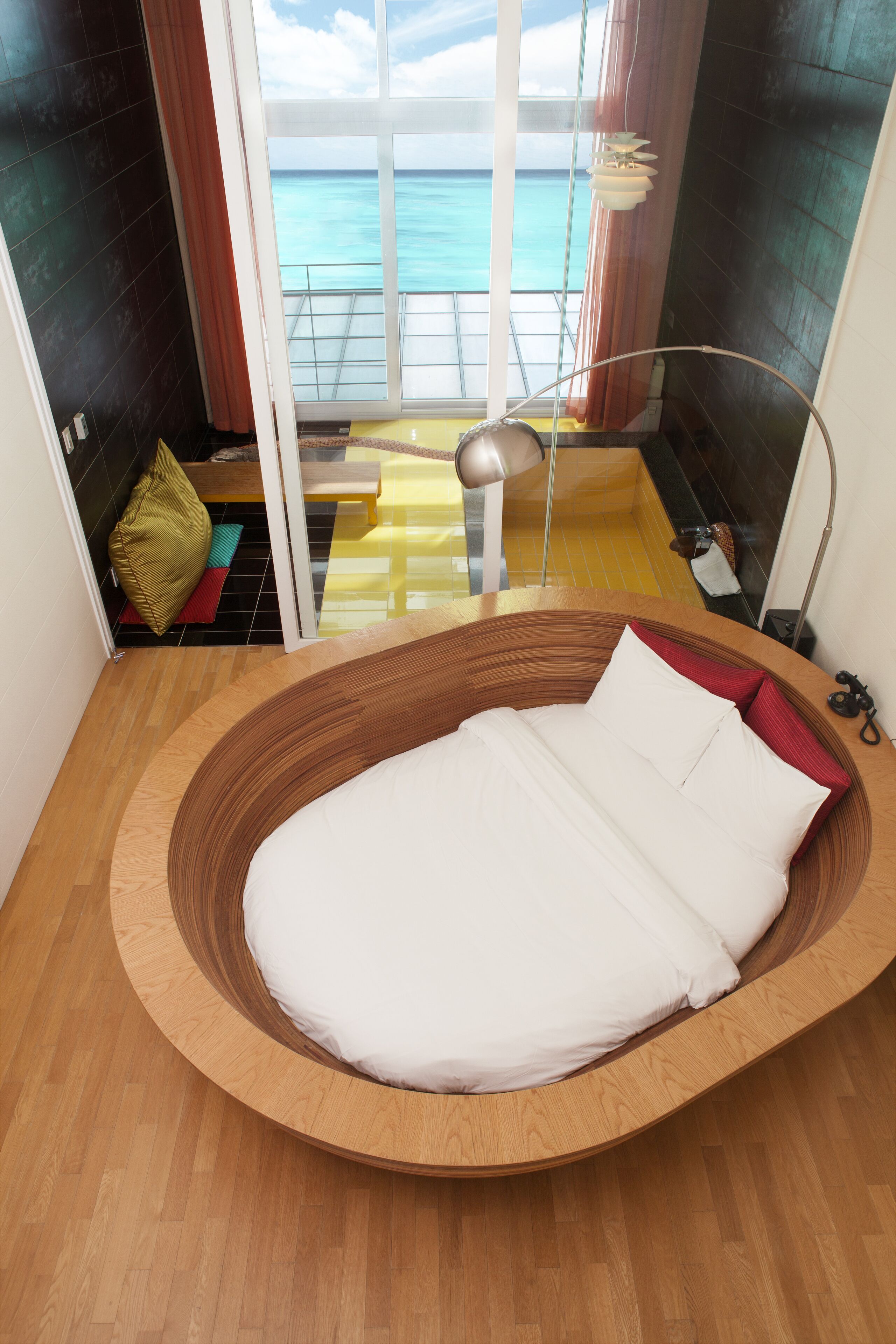 [all inclusive pkg]smile duplex -museum & park access for 2 / one choice of field trips / picnic set | 1 bedroom, minibar, in-room safe, individually decorated