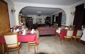 Desayuno completo incluido todos los días