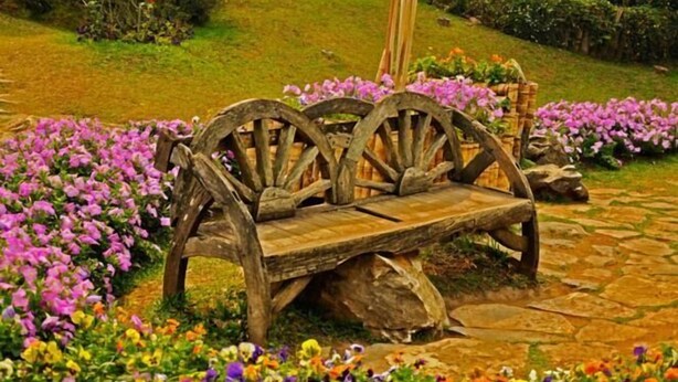 A rustic wooden bench surrounded by colorful flowers in a garden setting. - Fortview House Bed & Breakfast (Belturbet)