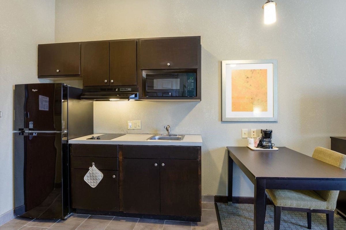 fridge, microwave, coffee/tea maker, cookware/dishes/utensils