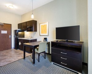 Tabla de planchar con plancha, wifi gratis, ropa de cama