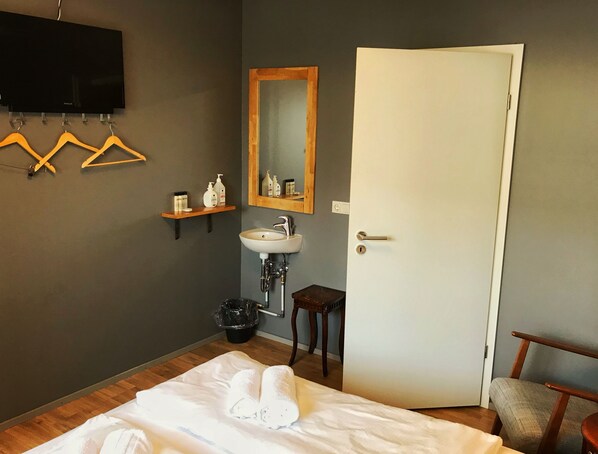 Economy Room (Hostel floor) - Hlemmur Square (Reykjavik)