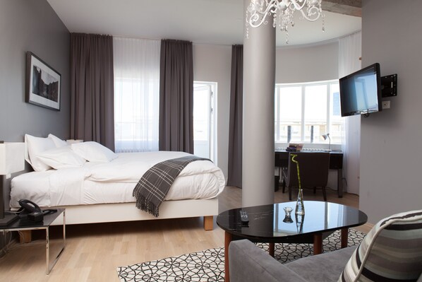 Deluxe Room, 1 King Bed, Terrace