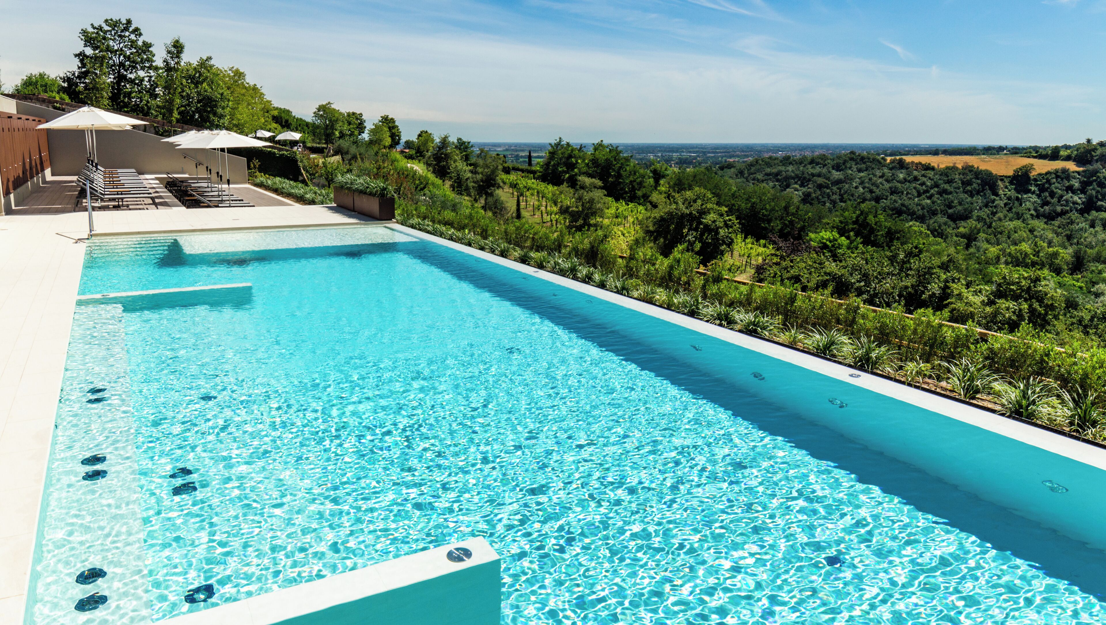 3 piscine coperte, 7 piscine all'aperto, ombrelloni da piscina, lettini