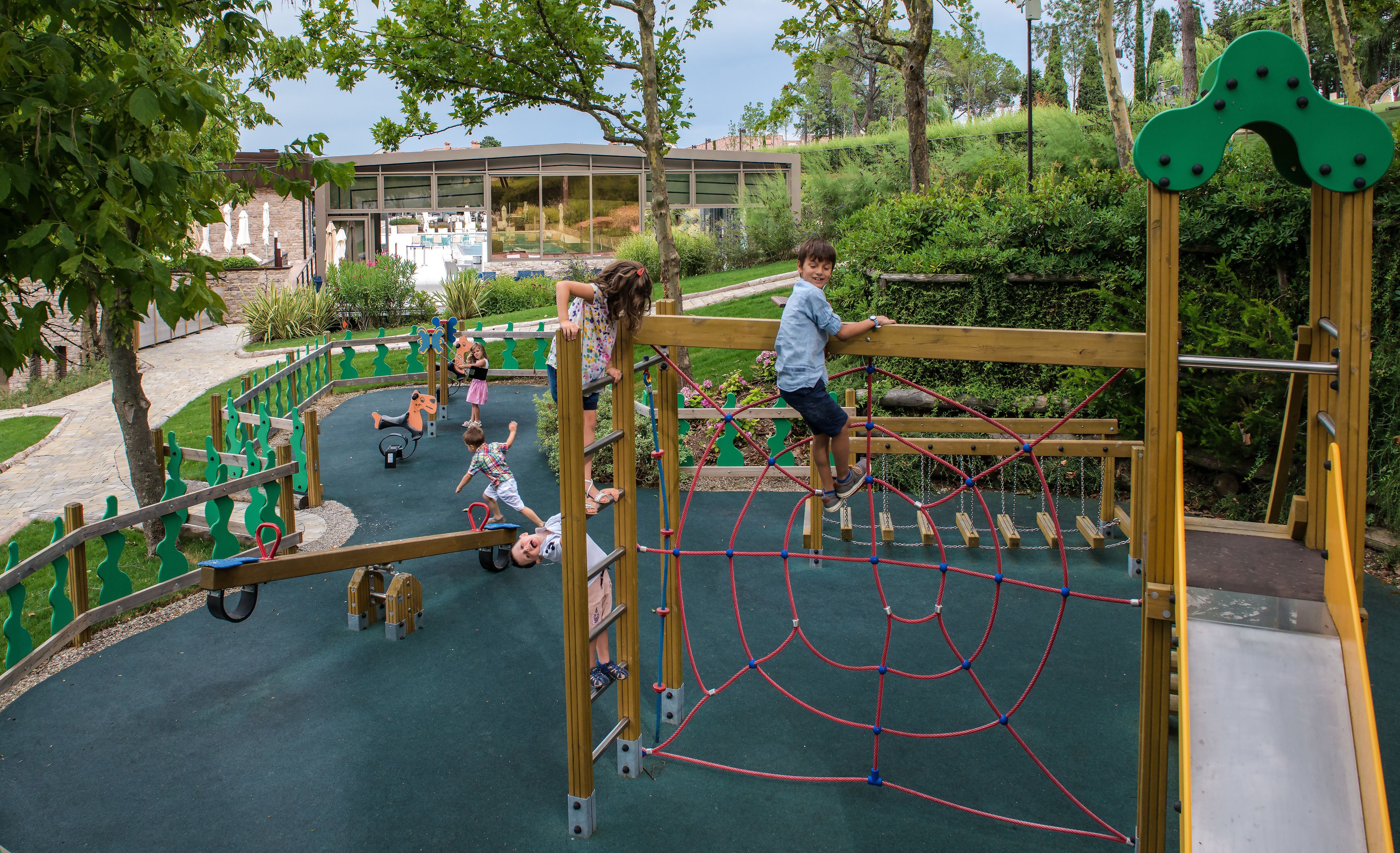 children’s play area – outdoor