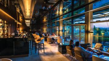 3 bars/lounges, poolside bar