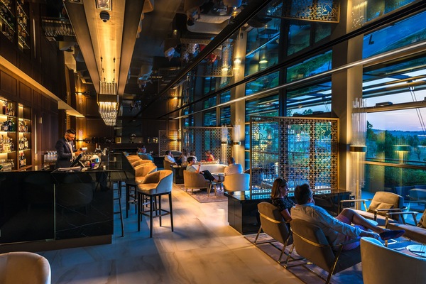 3 bars/lounges, poolside bar