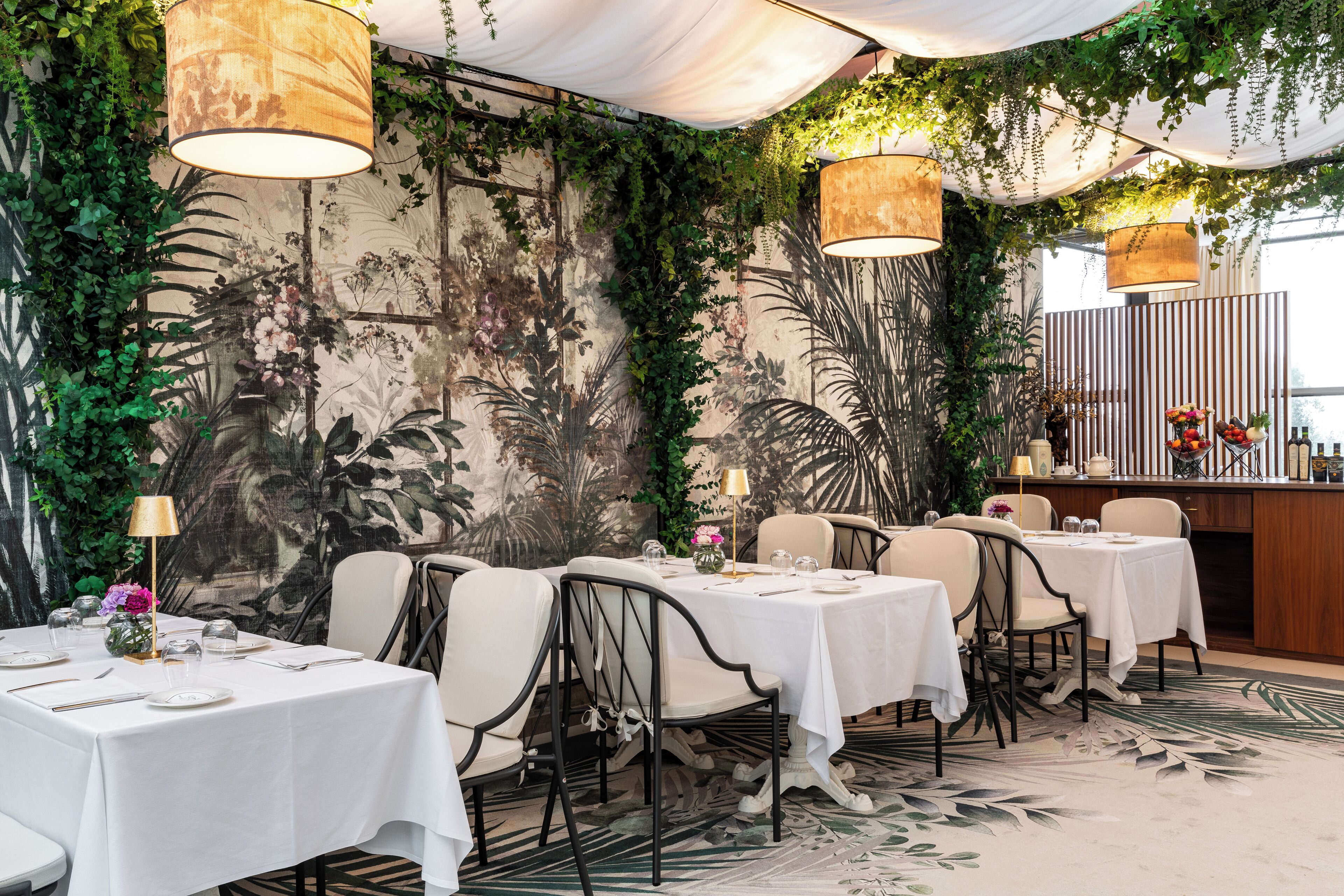 5 restaurants, breakfast, lunch, dinner served; italian cuisine