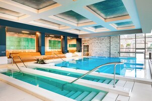 Couples treatment rooms, sauna, hot tub, steam room, hot springs