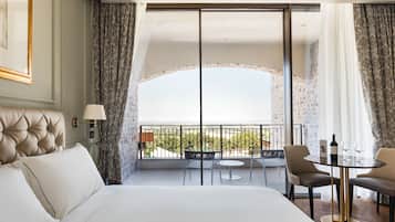 Camera Executive | Biancheria da letto di alta qualità, copriletto in piuma, minibar