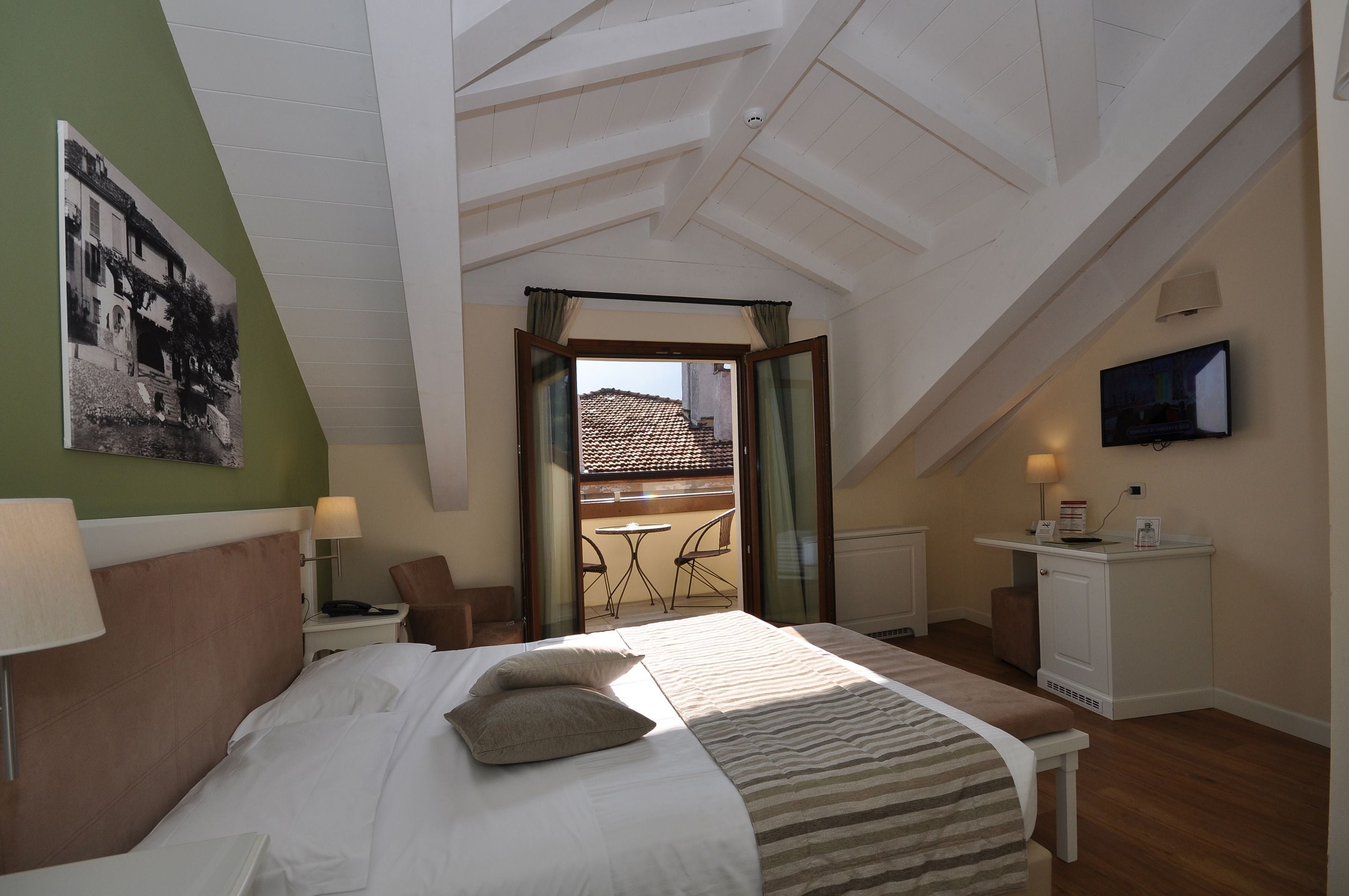 double room, city view | down duvets, minibar, in-room safe, desk