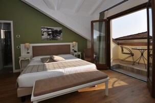 Cubrecamas, minibar, caja de seguridad en la habitación y escritorio