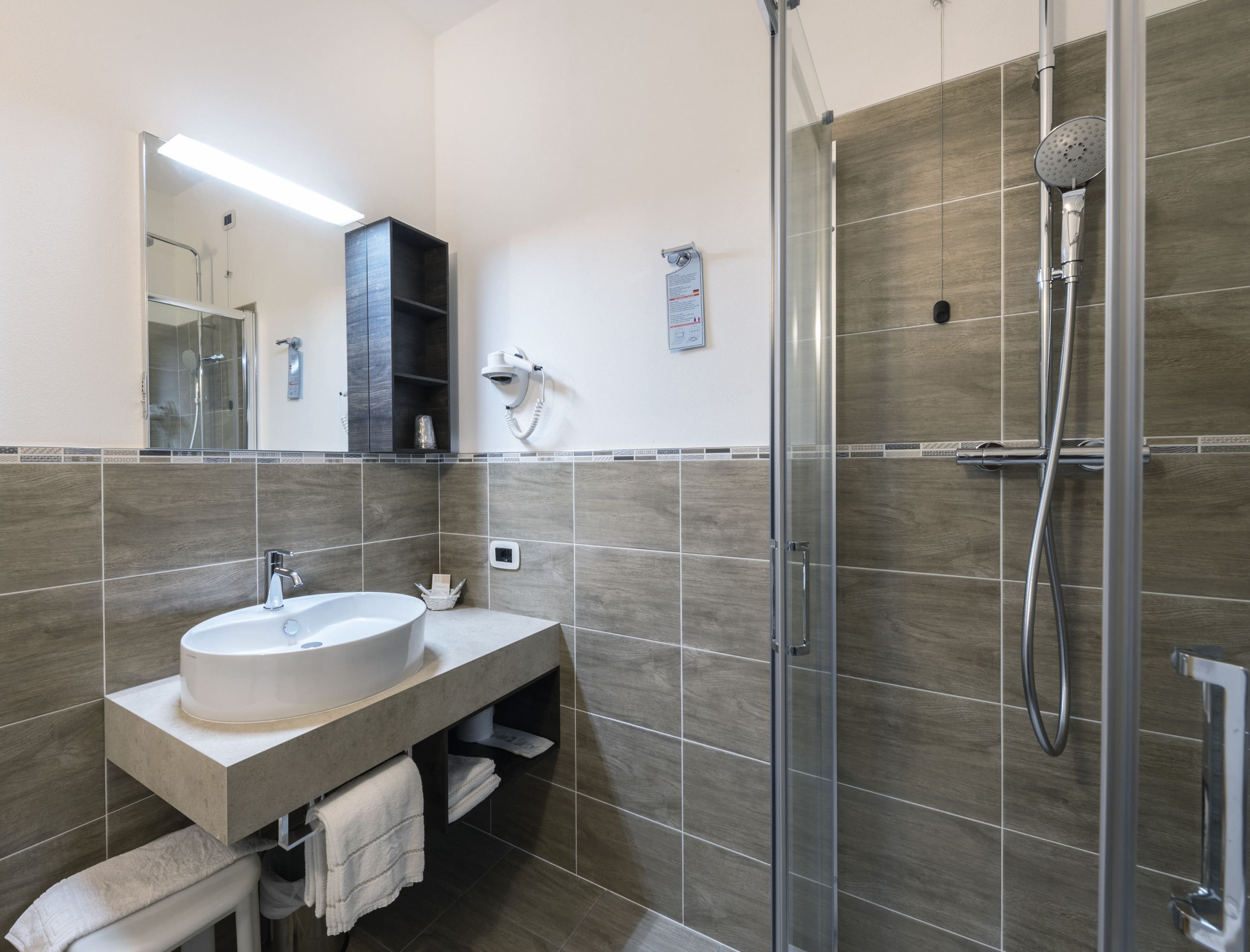 shower, rainfall showerhead, free toiletries, hair dryer