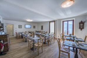 Petit déjeuner buffet servi tous les jours en supplément