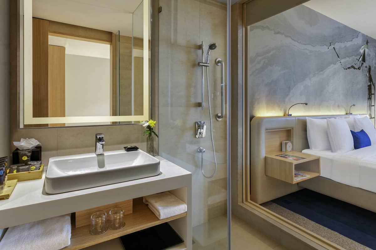 1 bedroom, Egyptian cotton sheets, premium bedding, minibar