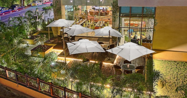 2 Restaurants, Frühstück, Mittagessen, Abendessen, internationale Küche