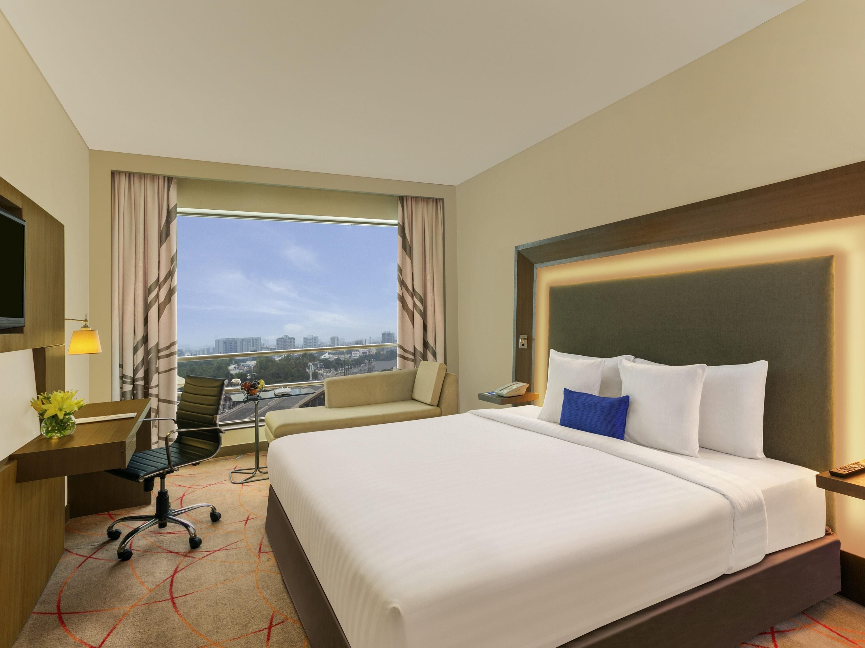 Superior Room, 1 King Bed | Egyptian cotton sheets, premium bedding, minibar, in-room safe