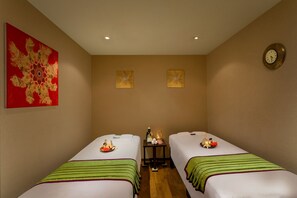 Couples treatment rooms, body treatments, hot stone massages - Novotel Ahmedabad (Ahmedabad)