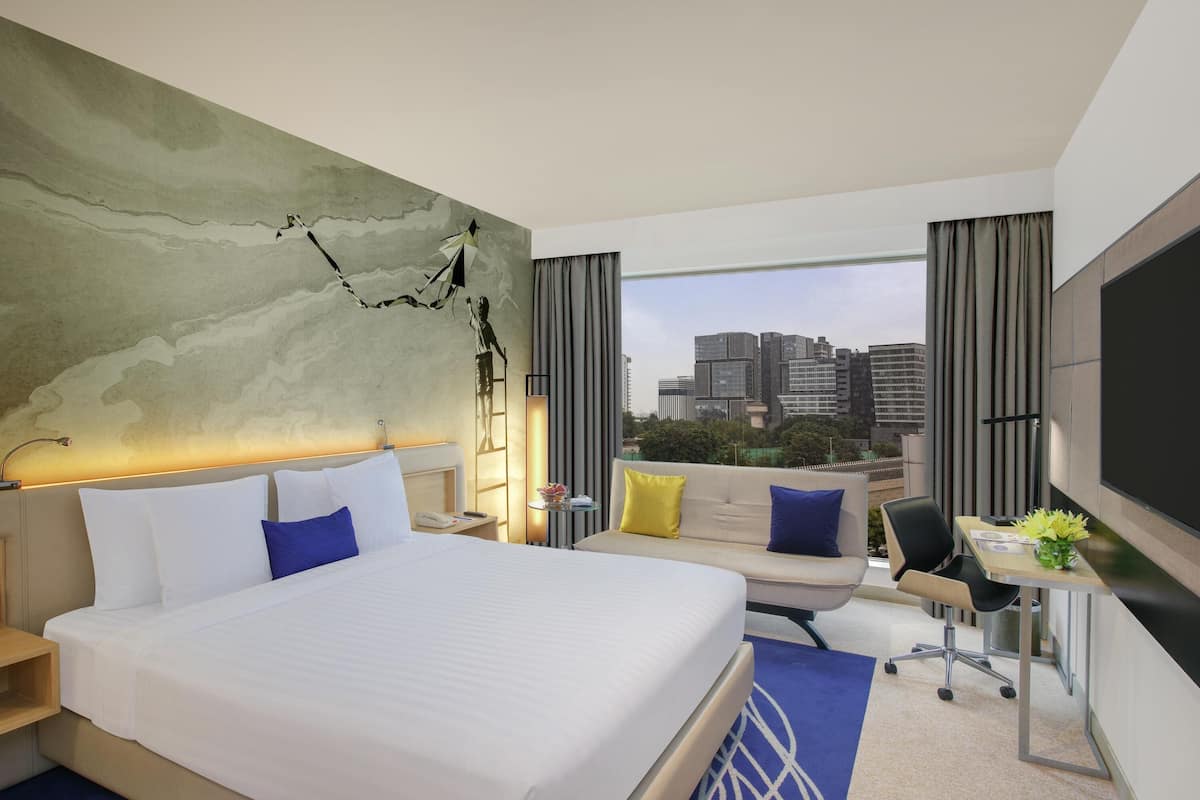 Premier Room, 1 King Bed, Club lounge access, Executive Level | 1 bedroom, Egyptian cotton sheets, premium bedding, minibar