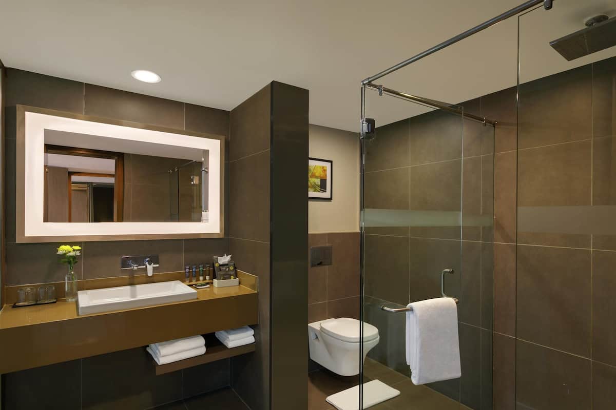 주니어 스위트, 킹사이즈침대 1개, 클럽 라운지 이용 | 1 개의 침실, 이집트산 면 시트, 고급 침구, 미니바