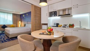 Suite Premier, 1 cama matrimonial y sofá cama, con acceso al salón lounge del club | Sábanas de algodón egipcio, ropa de cama de alta calidad y minibar