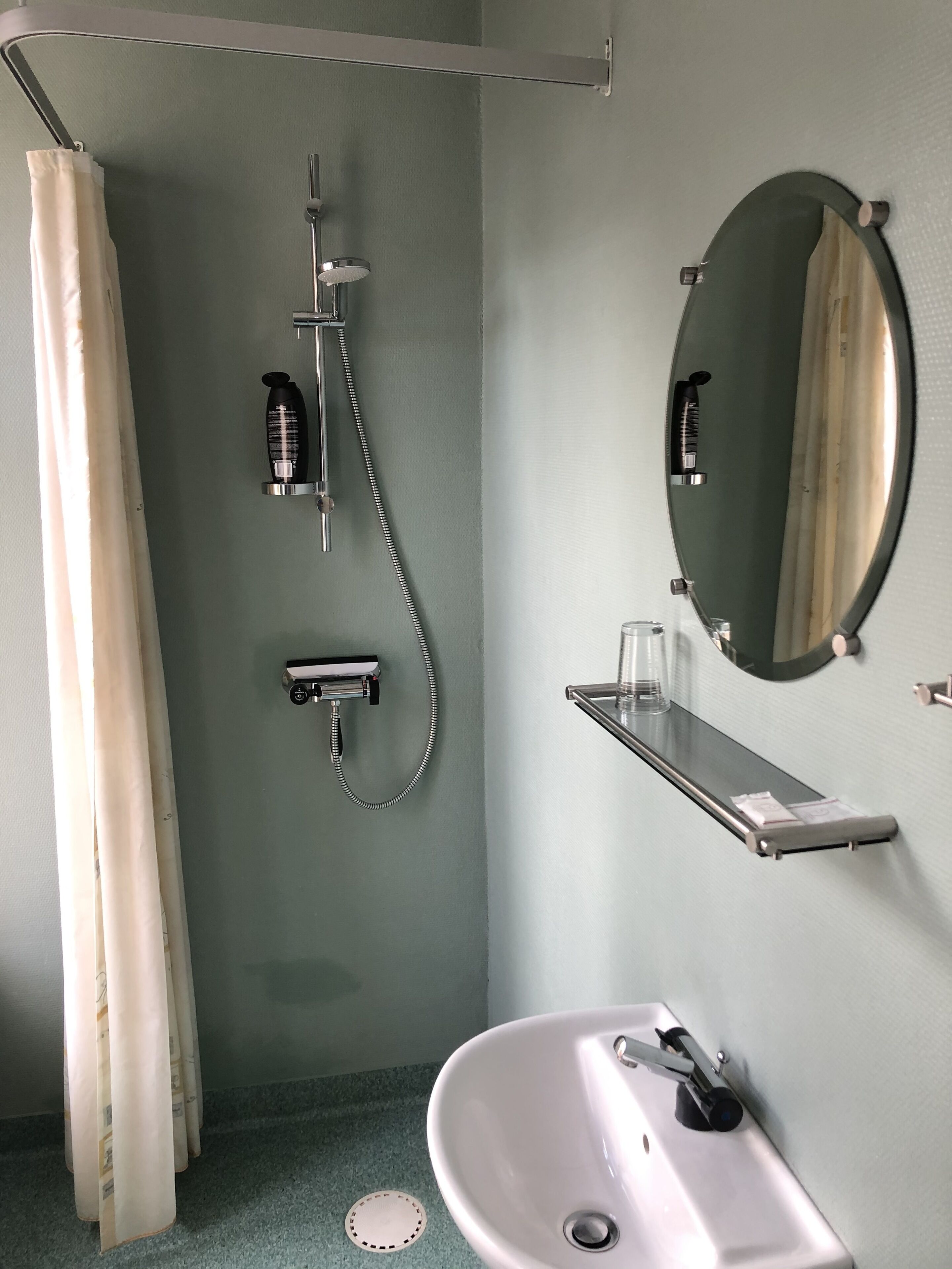Single Room | Bathroom
