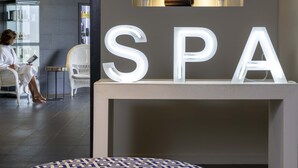 Behandlingsrom for par, badstue, boblebad, dampbad og massasje