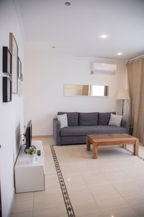 Leilighet – premium, 1 soverom, havutsikt | Oppholdsområde | Plasma-TV