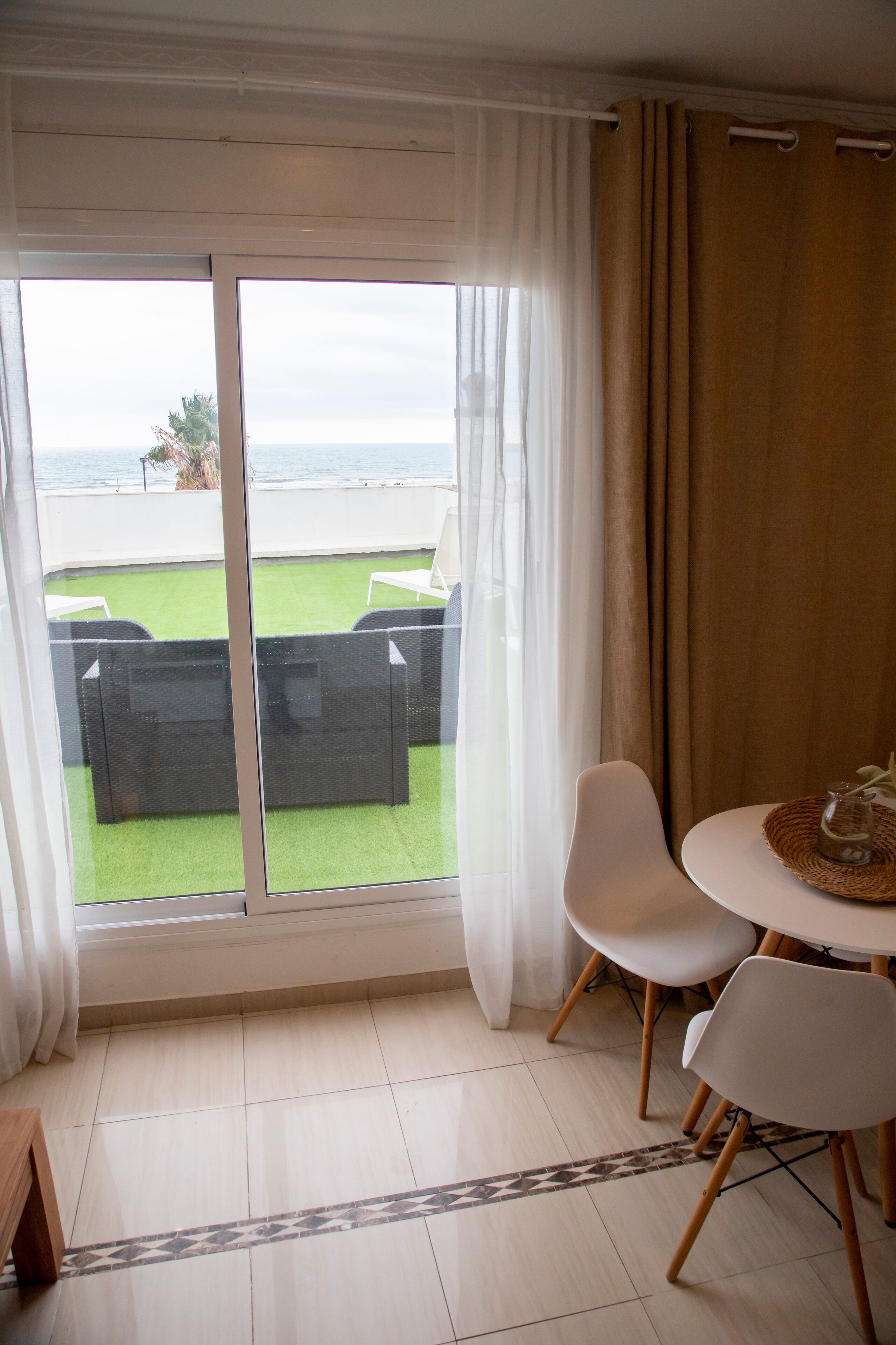 Departamento Premium, 1 habitación, vista al océano | Área de sala de estar | Televisión de plasma 