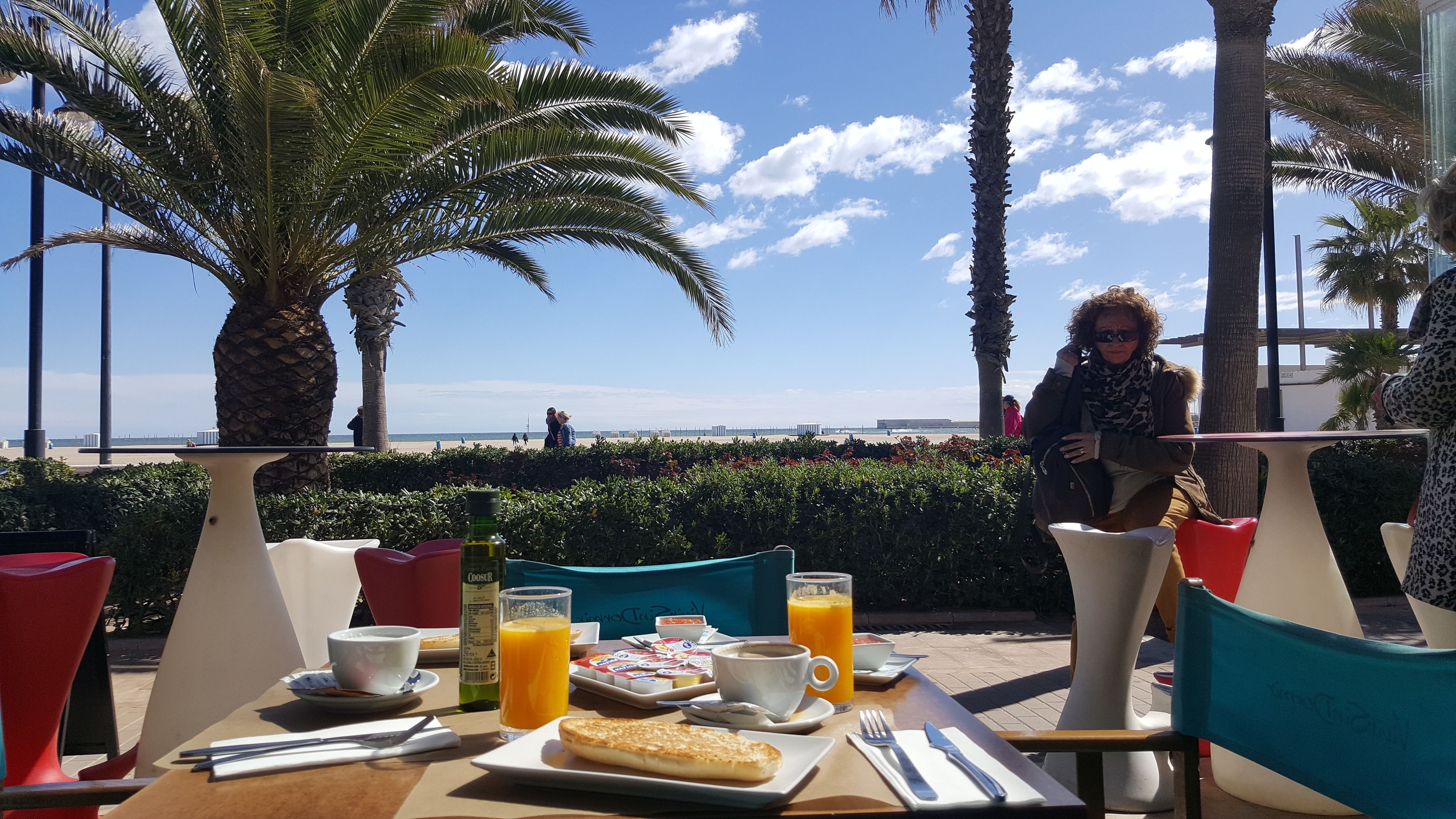 På stranden og 14 strandbarer