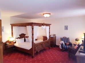 Habitación doble (Kat. 4) | Escritorio, cunas (de pago), camas supletorias y wifi gratis