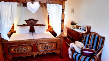 Doppelzimmer (Kat. 4) | Schreibtisch, Babybetten, Zustellbetten, kostenloses WLAN