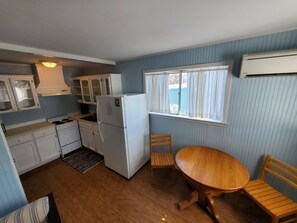 Bungalow, 1 habitación, cocina (1 King Bed) | Comedor