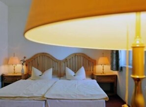 Desk, blackout drapes, iron/ironing board, free WiFi - Landhaus Heidehof (Dippoldiswalde)