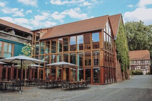 Front of property - Hotel Gut Hühnerhof (Gruendau)