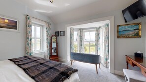 Literie de qualité supérieure, coffres-forts dans les chambres, bureau