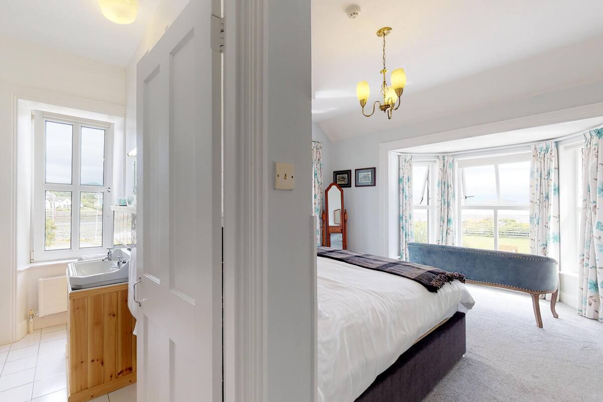 Superior Double Room, Sea View | Premium bedding, in-room safe, iron/ironing board (on request)
