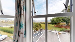 Literie de qualité supérieure, coffres-forts dans les chambres, bureau