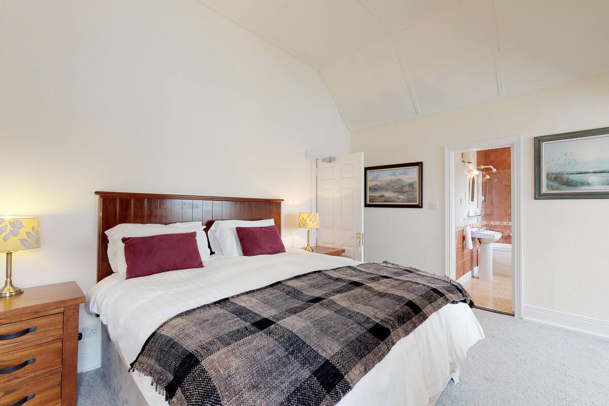 Double/Twin/Family Room | Premium bedding, in-room safe, iron/ironing board (on request)
