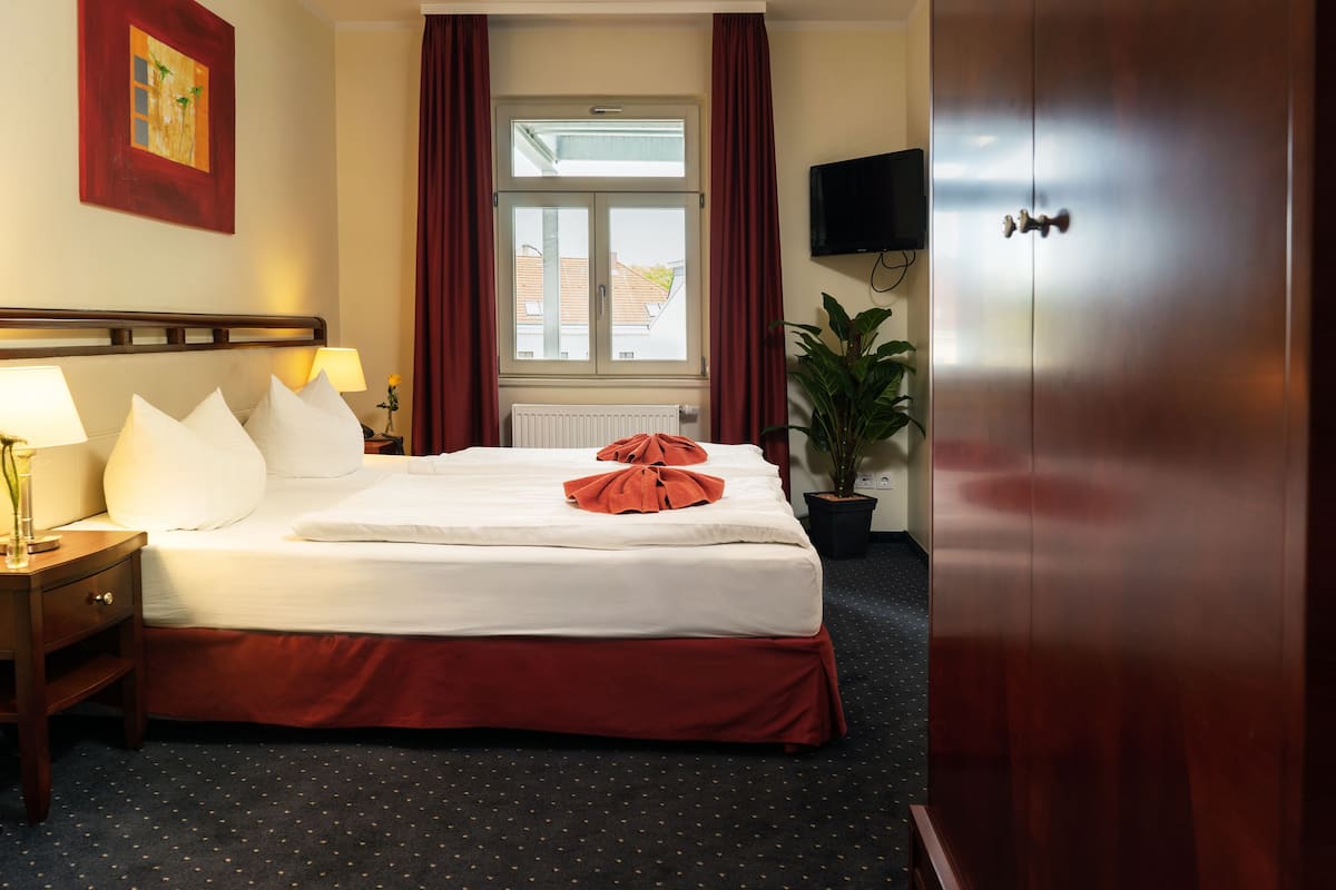 superior apartment, 2 bedrooms, kitchen | 2 bedrooms, premium bedding, in-room safe, blackout curtains