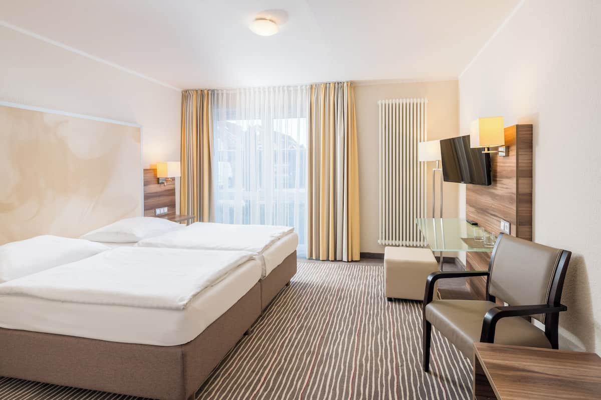 Comfort Double Room | Hypo-allergenic bedding available, in-room safe, desk, blackout drapes