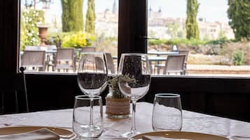 Se sirven desayunos, comidas, cenas y cocina española