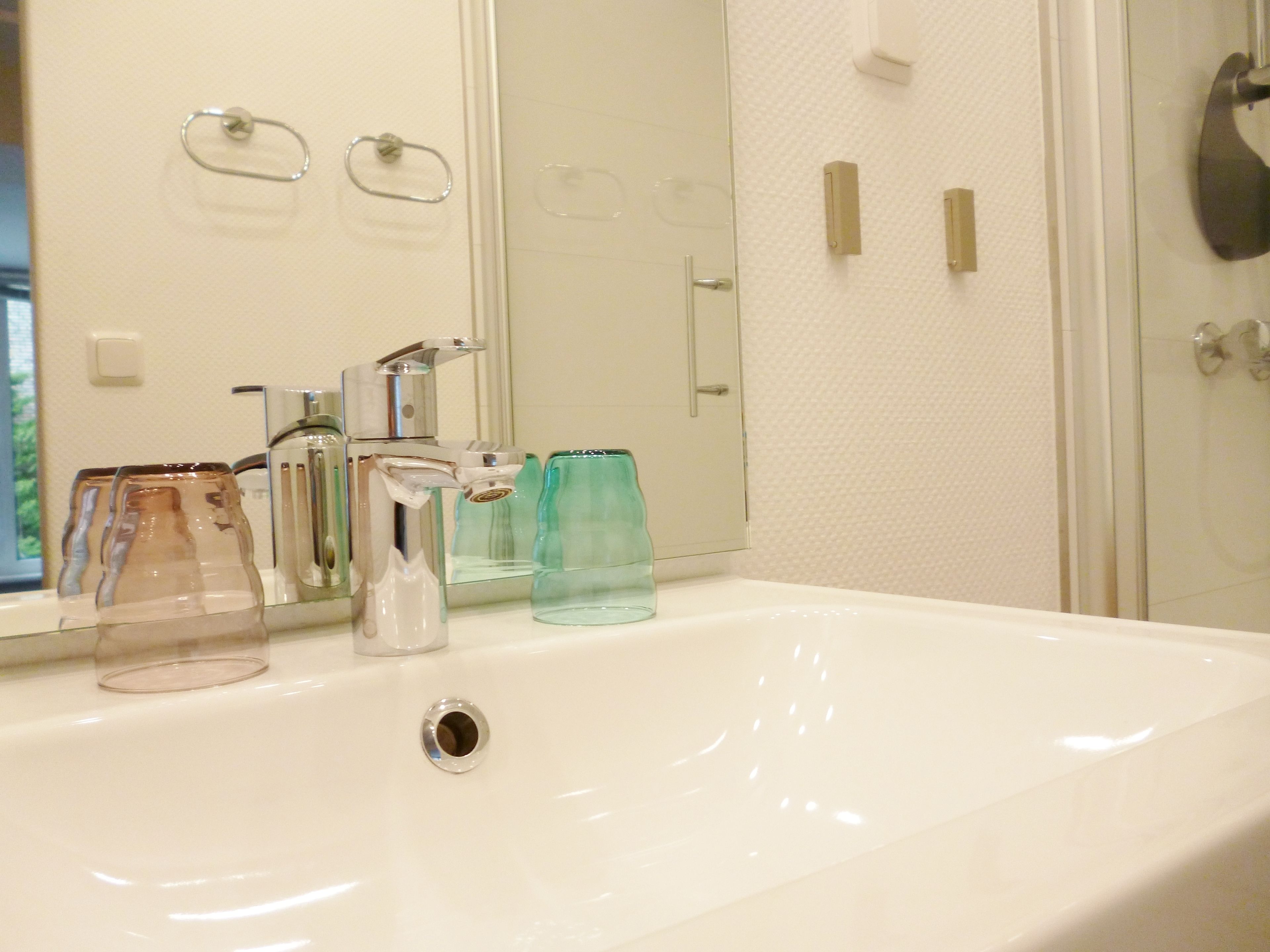 double room | bathroom shower